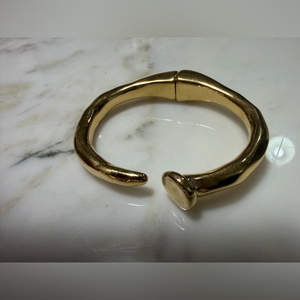 UNO de 50 Polished Gold Open Cuff Bracelet